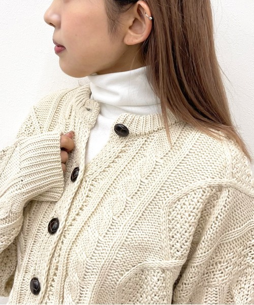 apres jour mignon(アプレジュールミニョン)の「リブタートルインナー【ZOZOTOWN限定アイテム】(Tシャツ/カットソー・レディース・オフホワイト/ブラック/ダークブラウン・フリー/X-LARGE)」の4枚目の写真