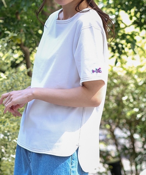 チチカカ（チチカカ）の「ワンポイント刺繍Ｔシャツ（Tシャツ/カットソー・レディース・パープル/ネイビー/オフホワイト/グリーン・MEDIUM/LARGE）」の2枚目の写真