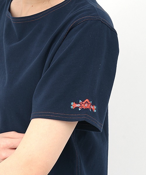 チチカカ（チチカカ）の「ワンポイント刺繍Ｔシャツ（Tシャツ/カットソー・レディース・パープル/ネイビー/オフホワイト/グリーン・MEDIUM/LARGE）」の12枚目の写真