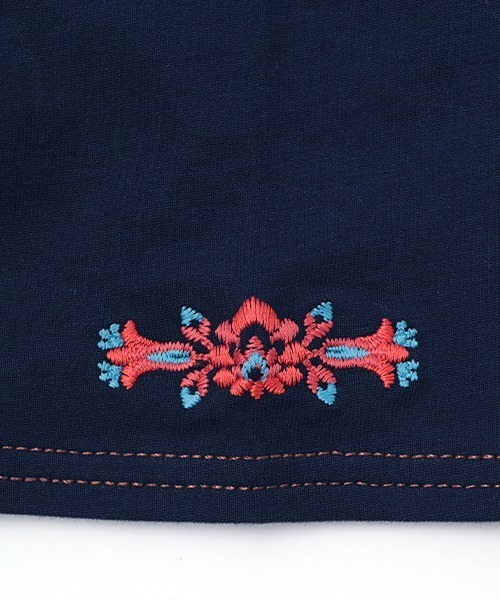 チチカカ（チチカカ）の「ワンポイント刺繍Ｔシャツ（Tシャツ/カットソー・レディース・パープル/ネイビー/オフホワイト/グリーン・MEDIUM/LARGE）」の17枚目の写真