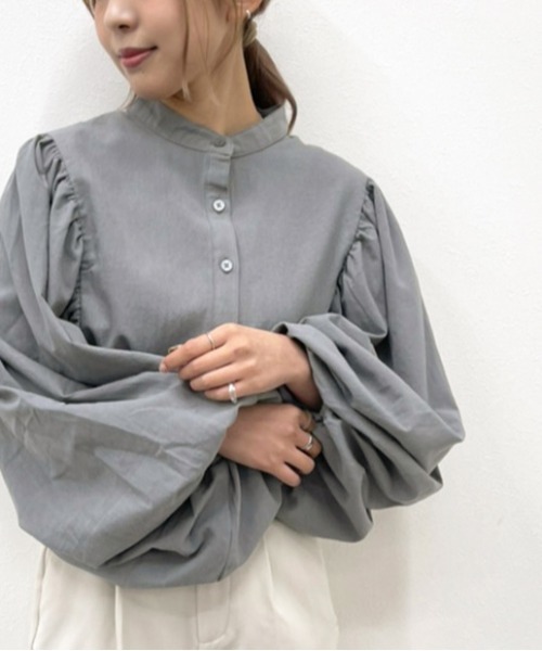apres jour mignon(アプレジュールミニョン)の「袖ボリュームバンドカラーシャツ【ZOZOTOWN限定アイテム】(シャツ/ブラウス・レディース・ブルー系その他/アイボリー/ブラック/ベージュ・X-LARGE/フリー)」の4枚目の写真