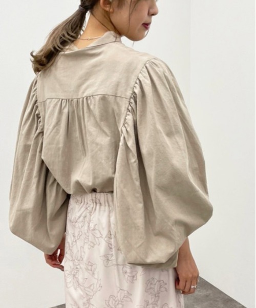 apres jour mignon(アプレジュールミニョン)の「袖ボリュームバンドカラーシャツ【ZOZOTOWN限定アイテム】(シャツ/ブラウス・レディース・ブルー系その他/アイボリー/ブラック/ベージュ・X-LARGE/フリー)」の15枚目の写真