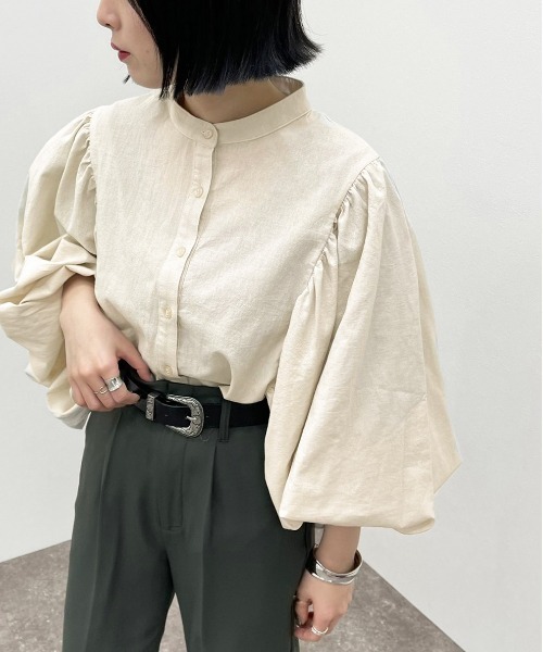 apres jour mignon(アプレジュールミニョン)の「袖ボリュームバンドカラーシャツ【ZOZOTOWN限定アイテム】(シャツ/ブラウス・レディース・ブルー系その他/アイボリー/ブラック/ベージュ・X-LARGE/フリー)」の6枚目の写真