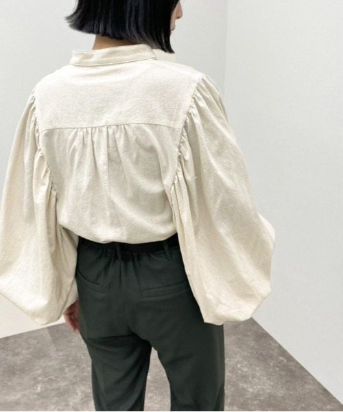 apres jour mignon(アプレジュールミニョン)の「袖ボリュームバンドカラーシャツ【ZOZOTOWN限定アイテム】(シャツ/ブラウス・レディース・ブルー系その他/アイボリー/ブラック/ベージュ・X-LARGE/フリー)」の8枚目の写真