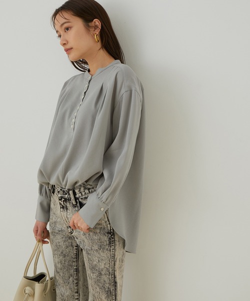 ADAM ET ROPE'(アダムエロペ)の「【アウトレット店舗・WEB限定】フレンチツイルギャザーブラウス(シャツ/ブラウス・レディース・ライトグレー/ベージュ/サックスブルー・FREE)」の3枚目の写真
