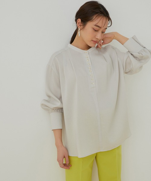 ADAM ET ROPE'(アダムエロペ)の「【アウトレット店舗・WEB限定】フレンチツイルギャザーブラウス(シャツ/ブラウス・レディース・ライトグレー/ベージュ/サックスブルー・FREE)」の2枚目の写真