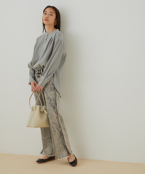 ADAM ET ROPE'(アダムエロペ)の「【アウトレット店舗・WEB限定】フレンチツイルギャザーブラウス(シャツ/ブラウス・レディース・ライトグレー/ベージュ/サックスブルー・FREE)」の15枚目の写真