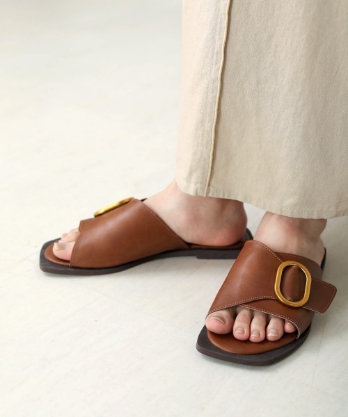 Bab（バブ）の「【WEB限定】オーバルバックルサンダル（サンダル・レディース・ブラック/ブラウン/ホワイト・SMALL/MEDIUM/LARGE）」の6枚目の写真