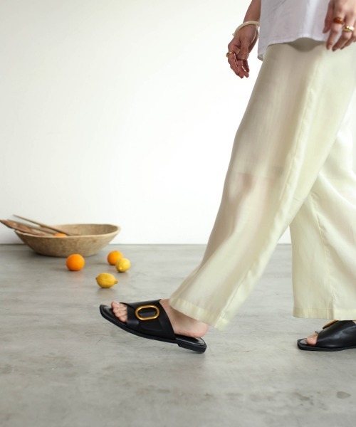 Bab（バブ）の「【WEB限定】オーバルバックルサンダル（サンダル・レディース・ブラック/ブラウン/ホワイト・SMALL/MEDIUM/LARGE）」の7枚目の写真