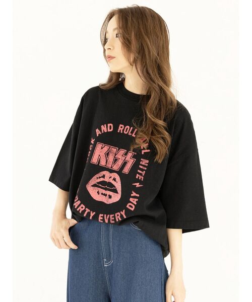 COTORICA（コトリカ）の「KISS ツアーロゴルーズT【UNISEX】（Tシャツ/カットソー・レディース・ブラック/オフホワイト・SMALL/LARGE）」の2枚目の写真