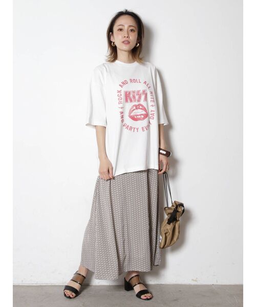 COTORICA（コトリカ）の「KISS ツアーロゴルーズT【UNISEX】（Tシャツ/カットソー・レディース・ブラック/オフホワイト・SMALL/LARGE）」の10枚目の写真