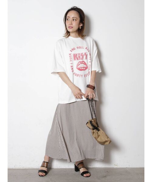 COTORICA（コトリカ）の「KISS ツアーロゴルーズT【UNISEX】（Tシャツ/カットソー・レディース・ブラック/オフホワイト・SMALL/LARGE）」の12枚目の写真