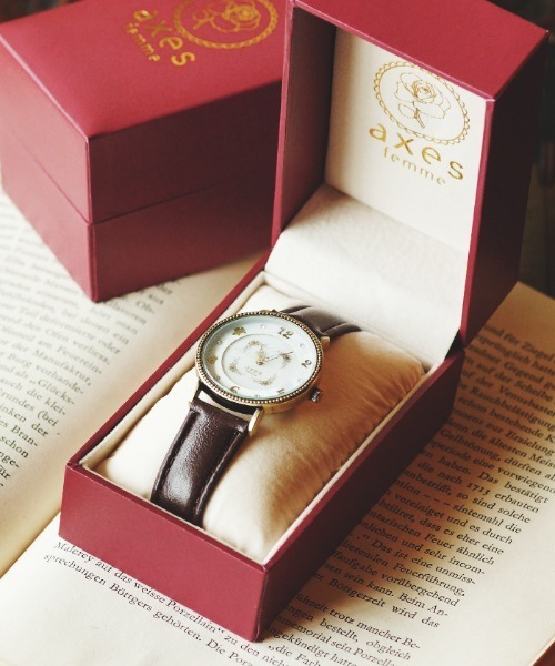 axes femme（アクシーズファム）の「バラ模様ラウンドウォッチ（アナログ腕時計・レディース・ブラック/ブラウン・MEDIUM）」の2枚目の写真