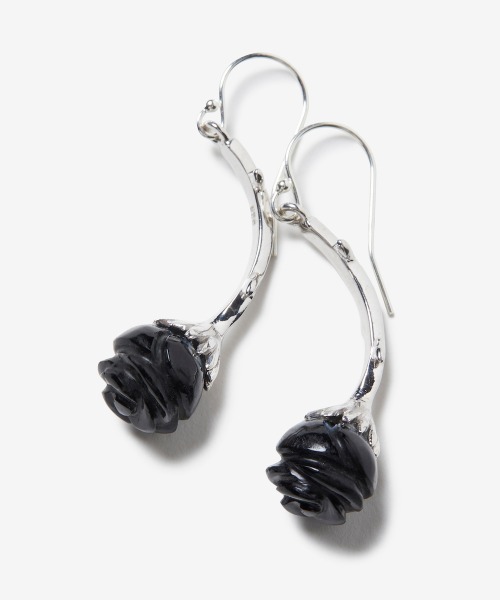 rehacer(レアセル)の「rehacer : Natural stone Rose Stem Pierce / ナチュラルストーン ローズ ステム ピアス(ピアス(両耳用)・レディース・ホワイト/ブラック/オレンジ・FREE)」の2枚目の写真