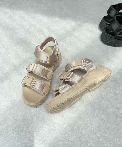 AS KNOW AS plus（アズノゥアズプラス）の「♪バックルって厚底スポサン（サンダル・レディース・ブラック/ベージュ/ブラック×ホワイト・M/L）」の10枚目の写真