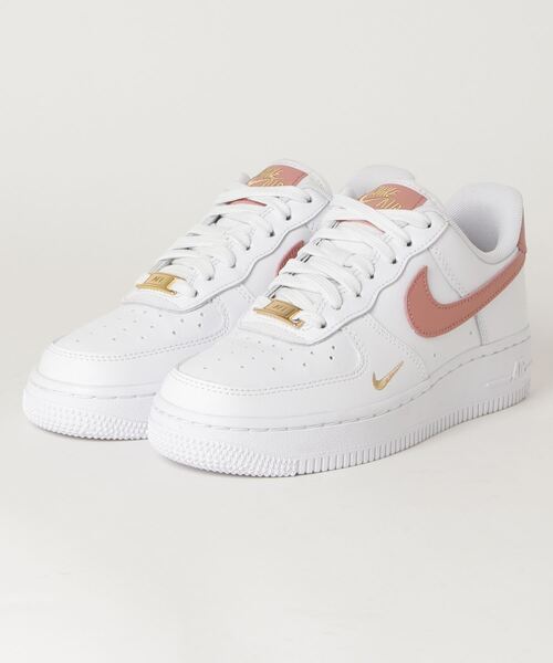 NIKE(ナイキ)の「NIKE ナイキ W AIR FORCE 1 '07 ESS エアフォース 1 '07 ESS WCZ0270 ABC限定*103WHT/RSTPNK(スニーカー・レディース・ホワイト・22.5cm/23.5cm/24.5cm/25.5cm/23.0cm/24.0cm/25.0cm/22.0cm)」の1枚目の写真