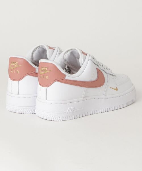 NIKE(ナイキ)の「NIKE ナイキ W AIR FORCE 1 '07 ESS エアフォース 1 '07 ESS WCZ0270 ABC限定*103WHT/RSTPNK(スニーカー・レディース・ホワイト・22.5cm/23.5cm/24.5cm/25.5cm/23.0cm/24.0cm/25.0cm/22.0cm)」の2枚目の写真