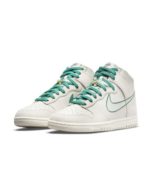 NIKE（ナイキ）の「ナイキ ダンク HIGH SE メンズシューズ / Nike Dunk High SE（スニーカー・メンズ・レッド/オフホワイト・26/28.5/24.5/29/27.5/25/30/25.5/27/28/26.5/24）」の3枚目の写真