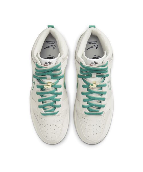 NIKE（ナイキ）の「ナイキ ダンク HIGH SE メンズシューズ / Nike Dunk High SE（スニーカー・メンズ・レッド/オフホワイト・26/28.5/24.5/29/27.5/25/30/25.5/27/28/26.5/24）」の5枚目の写真