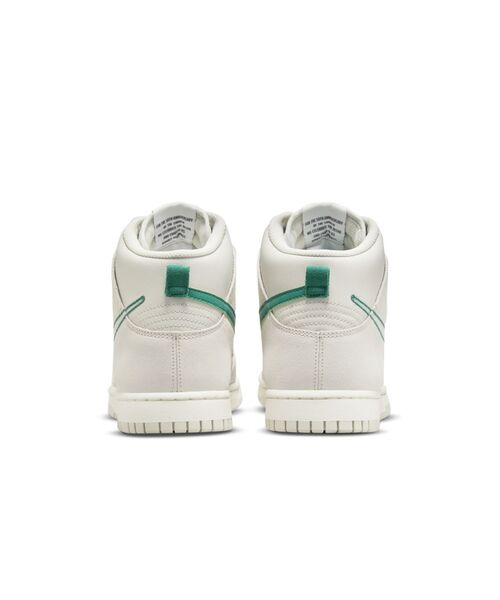 NIKE（ナイキ）の「ナイキ ダンク HIGH SE メンズシューズ / Nike Dunk High SE（スニーカー・メンズ・レッド/オフホワイト・26/28.5/24.5/29/27.5/25/30/25.5/27/28/26.5/24）」の6枚目の写真