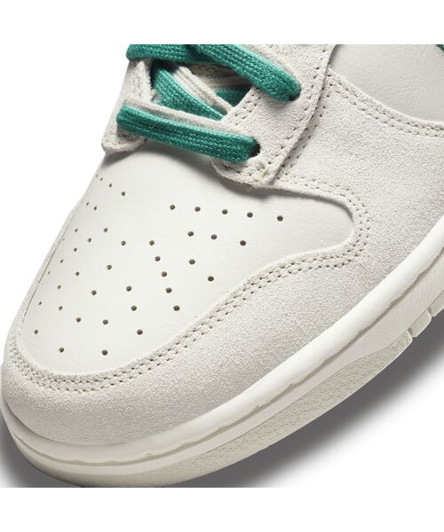 NIKE（ナイキ）の「ナイキ ダンク HIGH SE メンズシューズ / Nike Dunk High SE（スニーカー・メンズ・レッド/オフホワイト・26/28.5/24.5/29/27.5/25/30/25.5/27/28/26.5/24）」の8枚目の写真