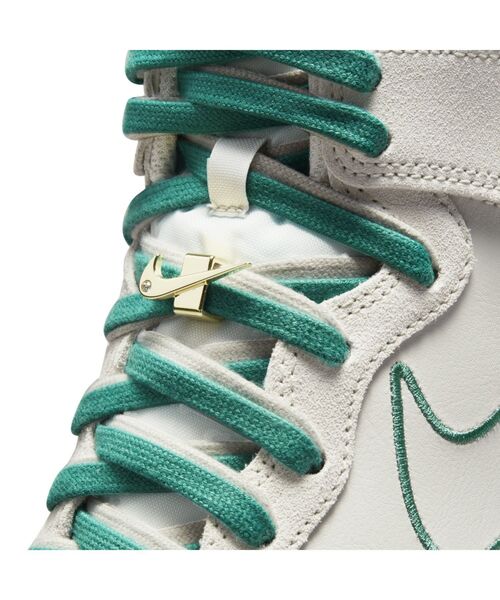 NIKE（ナイキ）の「ナイキ ダンク HIGH SE メンズシューズ / Nike Dunk High SE（スニーカー・メンズ・レッド/オフホワイト・26/28.5/24.5/29/27.5/25/30/25.5/27/28/26.5/24）」の10枚目の写真