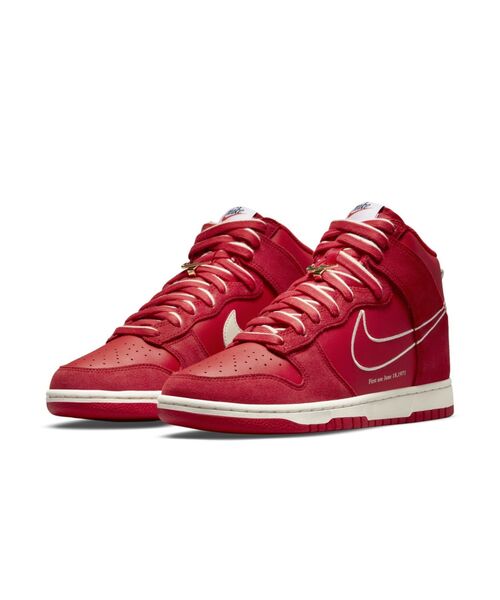 NIKE（ナイキ）の「ナイキ ダンク HIGH SE メンズシューズ / Nike Dunk High SE（スニーカー・メンズ・レッド/オフホワイト・26/28.5/24.5/29/27.5/25/30/25.5/27/28/26.5/24）」の11枚目の写真