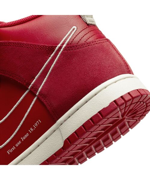 NIKE（ナイキ）の「ナイキ ダンク HIGH SE メンズシューズ / Nike Dunk High SE（スニーカー・メンズ・レッド/オフホワイト・26/28.5/24.5/29/27.5/25/30/25.5/27/28/26.5/24）」の17枚目の写真