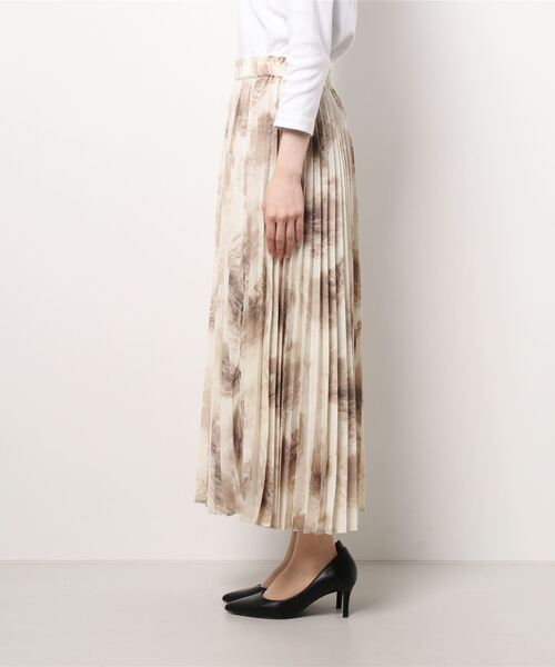 m.f.editorial（エムエフエディトリアル）の「＊エムエフエディトリアルレディース/m.f.editorial：Women  マーブルプリント プリーツロングスカート ベージュ（スカート・レディース・ベージュ・MEDIUM/LARGE/S）」の2枚目の写真
