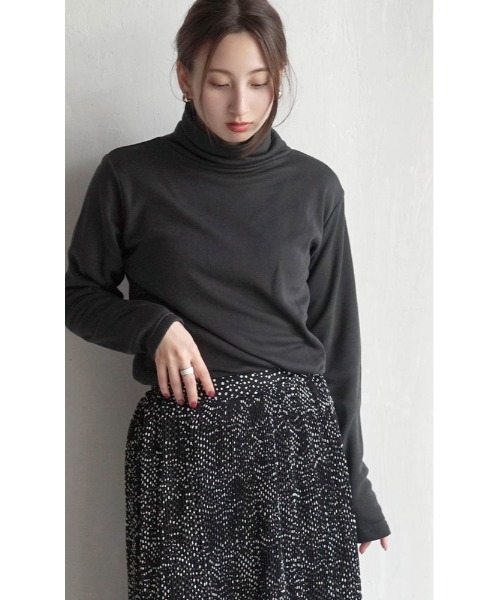 zootie（ズーティー）の「【着た瞬間あったかい】無地＆ボーダー 裏起毛タートルネックカットソー（Tシャツ/カットソー・レディース・チャコール/オレンジ/ブラック×グレー/アイボリー/ブラック/ライトベージュ/バーガンディー/ブラック×ホワイト/マスタード/杢グレー/ダークグリーン・L/M/LL）」の17枚目の写真