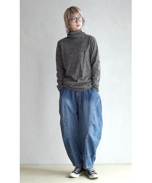 zootie（ズーティー）の「【着た瞬間あったかい】無地＆ボーダー 裏起毛タートルネックカットソー（Tシャツ/カットソー・レディース・チャコール/オレンジ/ブラック×グレー/アイボリー/ブラック/ライトベージュ/バーガンディー/ブラック×ホワイト/マスタード/杢グレー/ダークグリーン・L/M/LL）」の18枚目の写真