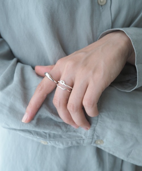 Jenny BY IMMANOEL（ジェニーバイイマノエル）の「silver925 2連デザインひねりリング（リング・レディース・ゴールド/シルバー・FREE）」の2枚目の写真