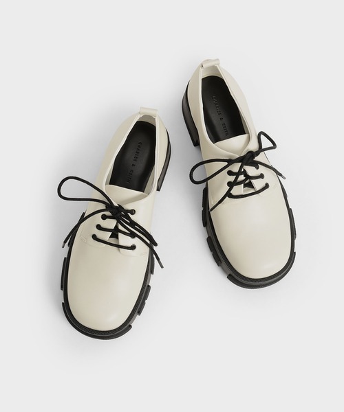 CHARLES & KEITH（チャールズ & キース）の「レースアップ チャンキーブローグ / Lace-Up Chunky Brogues（ドレスシューズ・レディース・ブラック/オフホワイト・22.5cm/23cm/23.5cm/24.5cm/25cm/25.5cm）」の5枚目の写真