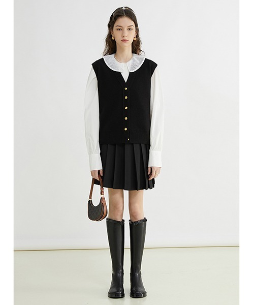 Fano Studios(ファノ ストゥディオズ)の「【Fano Studios】Small gold button V-neck vest FC22S015(ベスト・レディース・ブラック・M/S/L)」の3枚目の写真