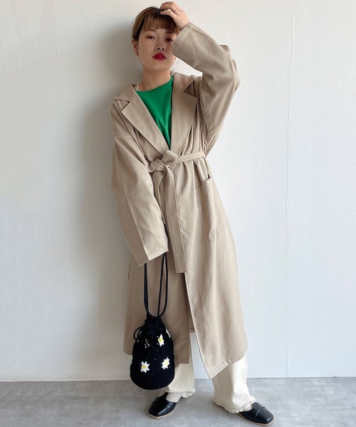 w closet（ダブルクローゼット）の「ベルト付きガウンコート（トレンチコート・レディース・グレイッシュベージュ/ライトベージュ・FREE）」の7枚目の写真