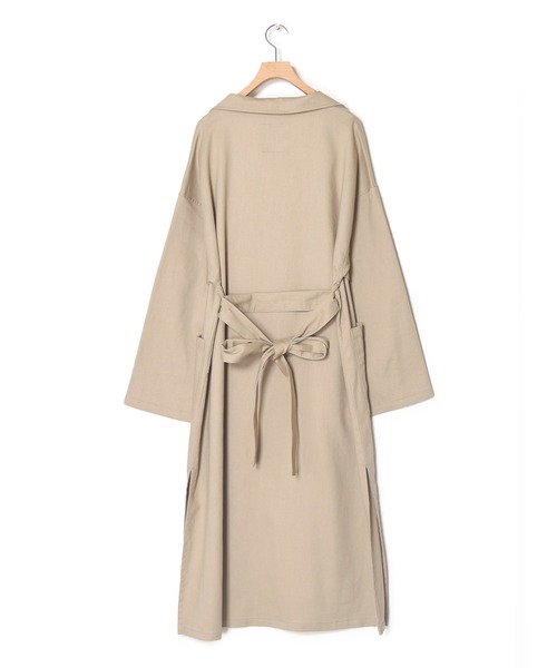 w closet（ダブルクローゼット）の「ベルト付きガウンコート（トレンチコート・レディース・グレイッシュベージュ/ライトベージュ・FREE）」の14枚目の写真
