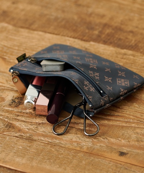 Daily russet（デイリー ラシット）の「【ナイロンジャガード】フラットポーチ(S)（ポーチ・レディース・ピンク/ブラック/グレー/ブルー/グリーン/ネイビー/ベージュ/ピンク系その他/ブルー系その他/グリーン系その他/イエロー/レッド/ダークブルー/グリーン系その他2/マスタード/ホワイト系その他・FREE）」の4枚目の写真