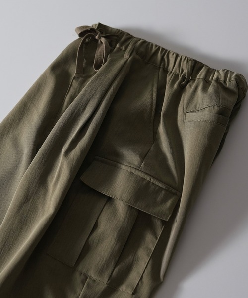 RUUBON(ルーボン)の「【RUUBON】TR wide cargo pants / TR ワイドカーゴパンツ(カーゴパンツ・メンズ・ブラック/カーキ・S/M/L)」の3枚目の写真