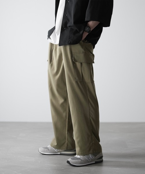 RUUBON(ルーボン)の「【RUUBON】TR wide cargo pants / TR ワイドカーゴパンツ(カーゴパンツ・メンズ・ブラック/カーキ・S/M/L)」の5枚目の写真