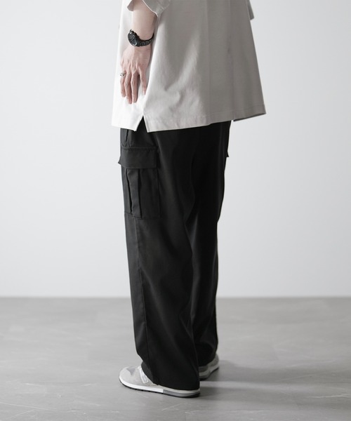 RUUBON(ルーボン)の「【RUUBON】TR wide cargo pants / TR ワイドカーゴパンツ(カーゴパンツ・メンズ・ブラック/カーキ・S/M/L)」の12枚目の写真