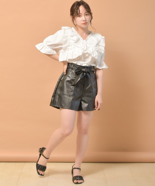 ems excite（エムズエキサイト）の「リボンレザーショートパンツ
