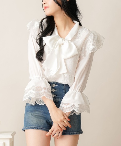 Newlyme（ニューリーミー）の「レースボウタイブラウス（シャツ/ブラウス・レディース・ホワイト/ベージュ・SMALL/MEDIUM/LARGE/X-LARGE/XX-LARGE）」の2枚目の写真