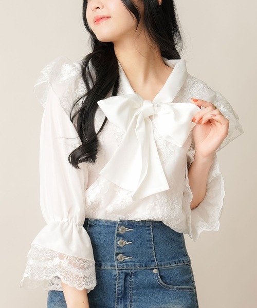 Newlyme（ニューリーミー）の「レースボウタイブラウス（シャツ/ブラウス・レディース・ホワイト/ベージュ・SMALL/MEDIUM/LARGE/X-LARGE/XX-LARGE）」の3枚目の写真