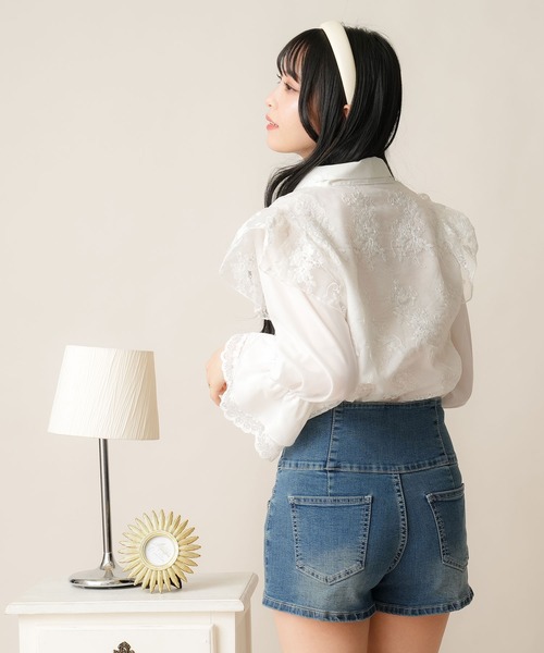 Newlyme（ニューリーミー）の「レースボウタイブラウス（シャツ/ブラウス・レディース・ホワイト/ベージュ・SMALL/MEDIUM/LARGE/X-LARGE/XX-LARGE）」の4枚目の写真