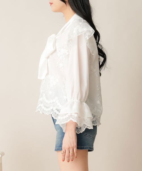 Newlyme（ニューリーミー）の「レースボウタイブラウス（シャツ/ブラウス・レディース・ホワイト/ベージュ・SMALL/MEDIUM/LARGE/X-LARGE/XX-LARGE）」の11枚目の写真