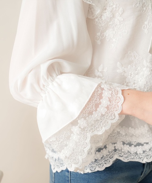 Newlyme（ニューリーミー）の「レースボウタイブラウス（シャツ/ブラウス・レディース・ホワイト/ベージュ・SMALL/MEDIUM/LARGE/X-LARGE/XX-LARGE）」の13枚目の写真