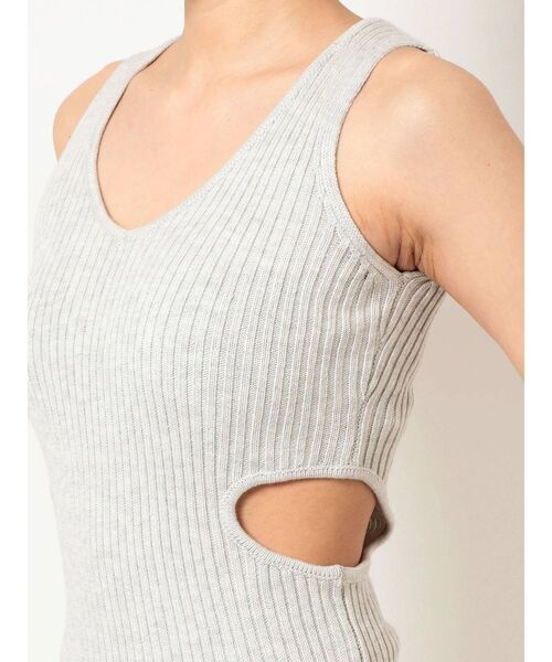 GYDA（ジェイダ）の「サイドオープン Vネックリブニットワンピース（ワンピース・レディース・ライトグレー/ブラック/ベージュ・FREE）」の9枚目の写真