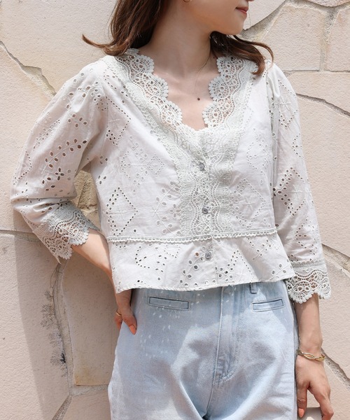 one after another NICE CLAUP（ワンアフターアナザーナイスクラップ）の「コットンレース羽織ブラウス（シャツ/ブラウス・レディース・オフホワイト/ブラウン/ミント・FREE）」の3枚目の写真