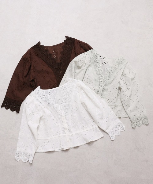 one after another NICE CLAUP（ワンアフターアナザーナイスクラップ）の「コットンレース羽織ブラウス（シャツ/ブラウス・レディース・オフホワイト/ブラウン/ミント・FREE）」の5枚目の写真