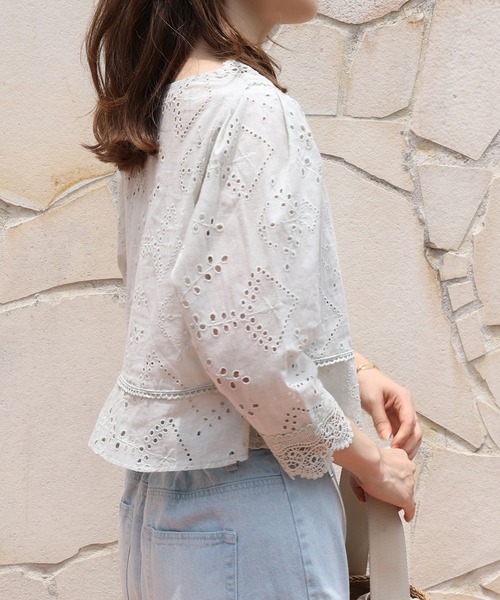 one after another NICE CLAUP（ワンアフターアナザーナイスクラップ）の「コットンレース羽織ブラウス（シャツ/ブラウス・レディース・オフホワイト/ブラウン/ミント・FREE）」の9枚目の写真